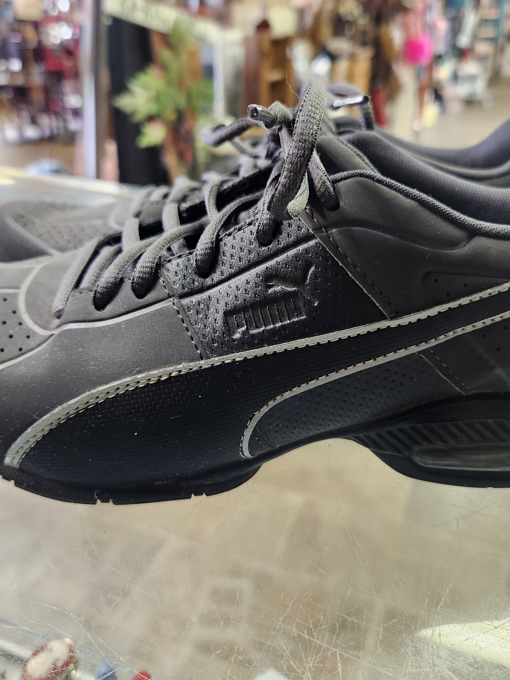 Puma Men's Black Low-Top Athletic Sneakers with Gray Piping